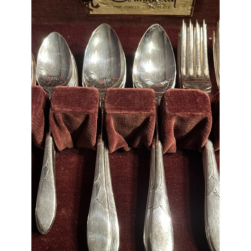 Vintage 50pc Oneida Community Silverplate Flatware Set - Coronation 1936‎ - Case
